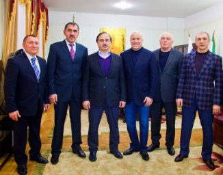 Глава Ингушетии вручил почетные грамоты выдающимся борцам и тренерам