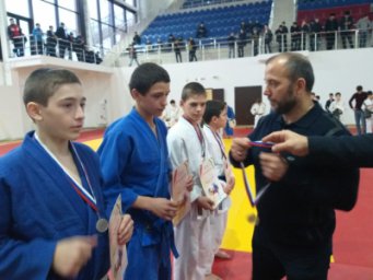 В Назрани стартовал Новогодний турнир по дзюдо среди юношей