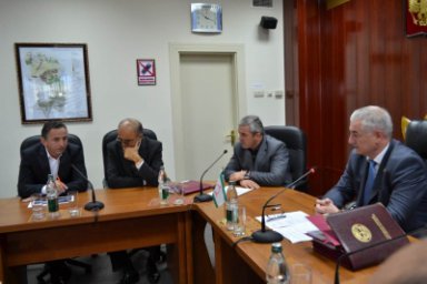 Дауд Алхазуров проинформировал депутатов о ходе поисков альпинистки Лейлы Албогачиевой