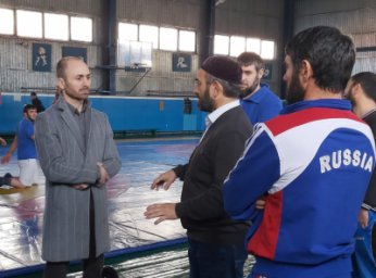 И.о. министра спорта Ингушетии Али Дошхоклоев проинспектировал спорткомплекс в Малгобеке
