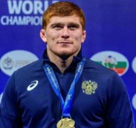 Двукратный чемпион мира по греко-римской борьбе Муса Евлоев прилетает в Ингушетию