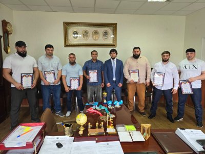 В МИНИСТЕРСТВЕ СПОРТА ИНГУШЕТИИ ЧЕСТВОВАЛИ ПОБЕДИТЕЛЕЙ И ПРИЗЕРОВ ЧЕМПИОНАТА ЕВРОПЫ ПО ПАУЭРЛИФТИНГУ